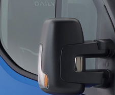 TUNING KIT IN IN ACCIAIO CROMATO Iveco Daily Il kit contiene: • Kit inserto specchio: 2 pezzi • Kit copri maniglie: 4 pezzi - 500051759 - Specialista Daily