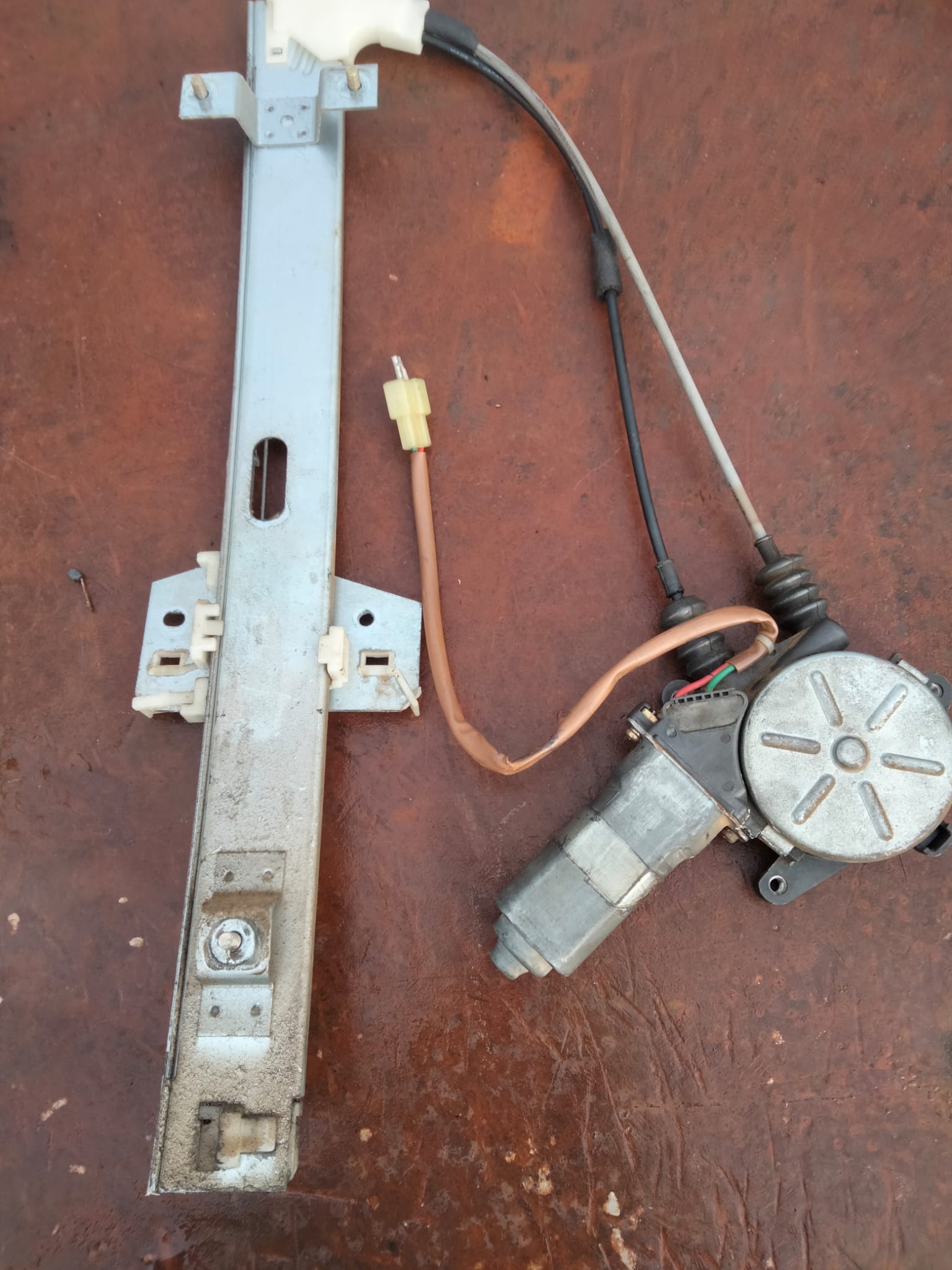 ALZA CRISTALLO ANT. SX MAZDA B2500 U004-59-560B